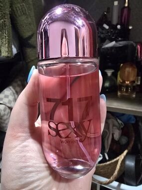 717 Sexy Women Pink Bottle Perfume
